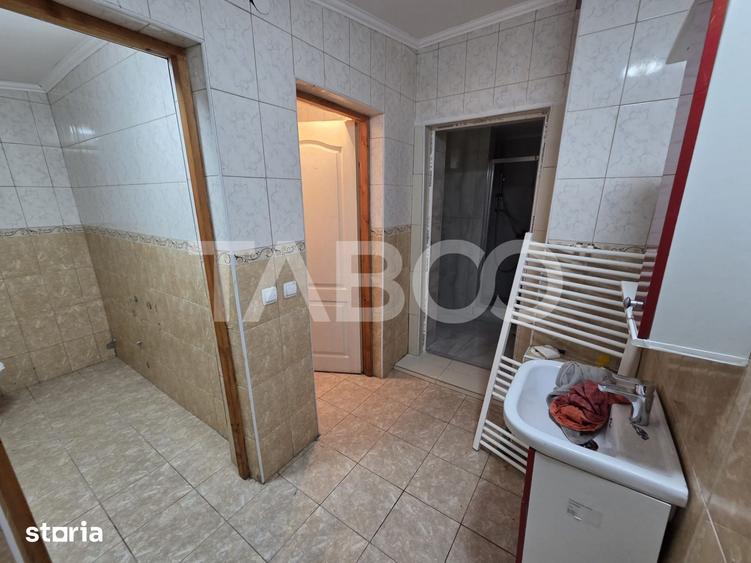 Casă cu 5 camere cu Canalizare în Central