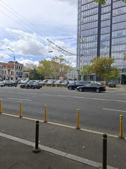 Spațiu comercial, de 22 mp, în P-ța Victoriei