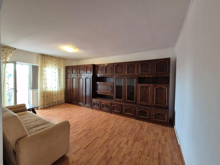 Apartament cu 4 camere decomandat, mobilat în Gara