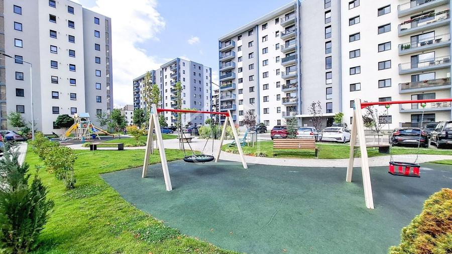 Apartament cu 3 camere decomandat în Tractorul