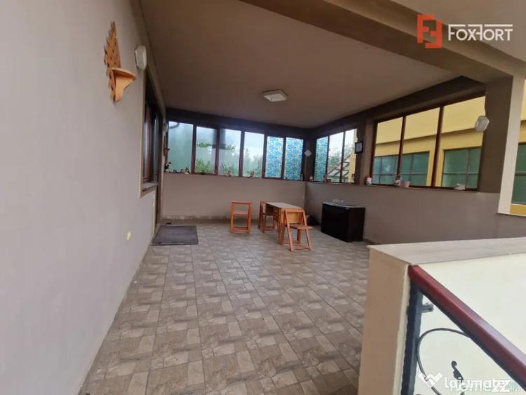 Casă cu 7 camere cu Teren 1500 Mp în Bazoș