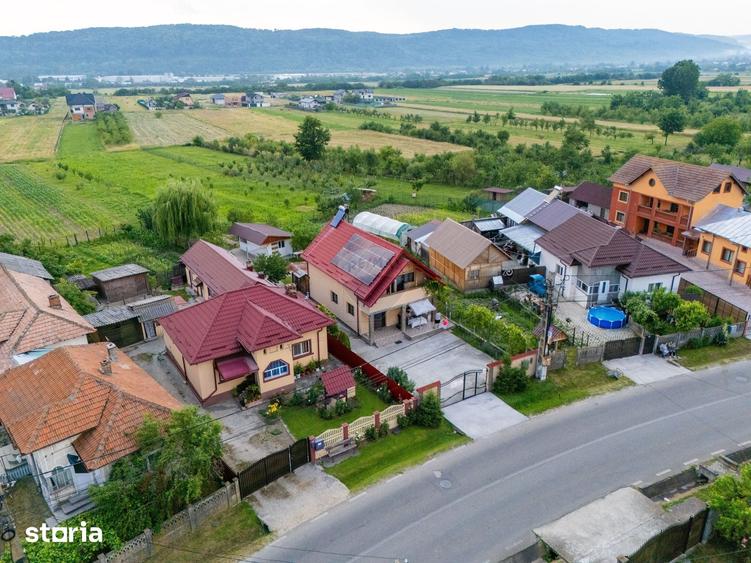 Casă cu 5 camere cu Teren 1600 Mp în Țițești