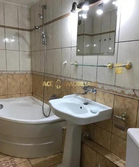 Apartament cu 3 camere decomandat, mobilat în Vitan Mall