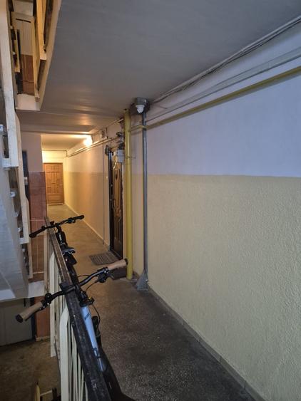 Apartament cu 3 camere semidecomandat în Crângași