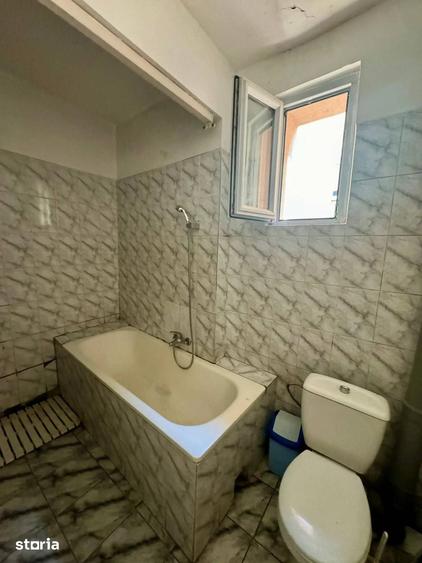 Casă cu 7 camere cu Teren 320 Mp în Armeneasca
