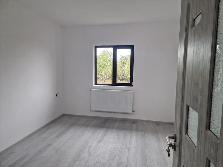 Casă cu 4 camere cu Teren 268 Mp în Est