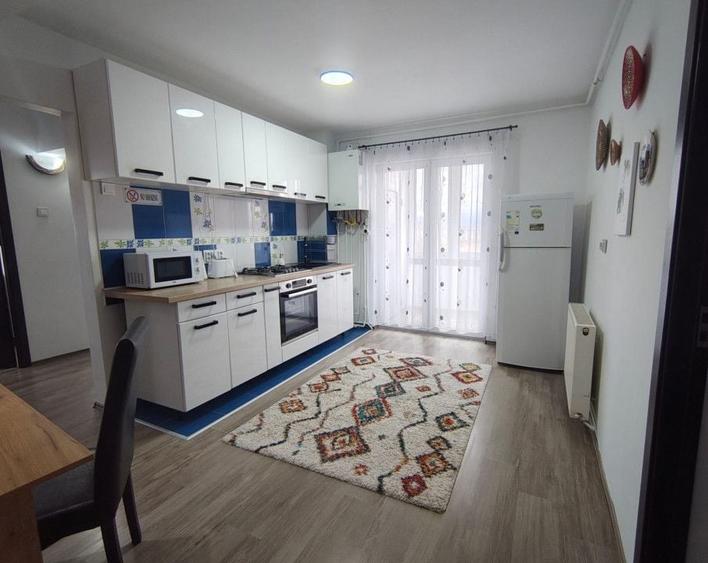 Apartament cu 4 camere decomandat, mobilat în Vasile Aaron