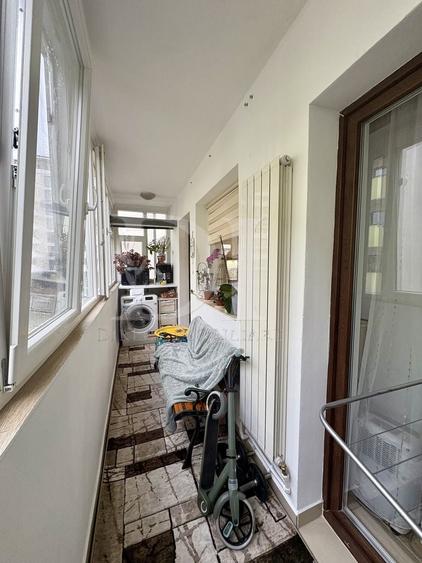 Apartament cu 3 camere semidecomandat, mobilat în Florești