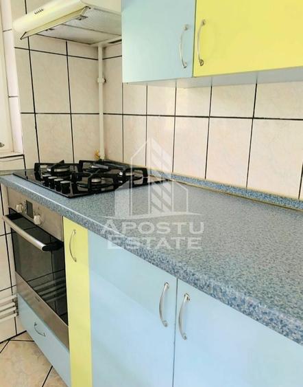 Apartament cu 3 camere decomandat, mobilat în