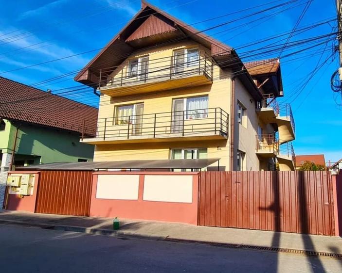 Casă individuală cu 9 camere cu Canalizare în Someșeni