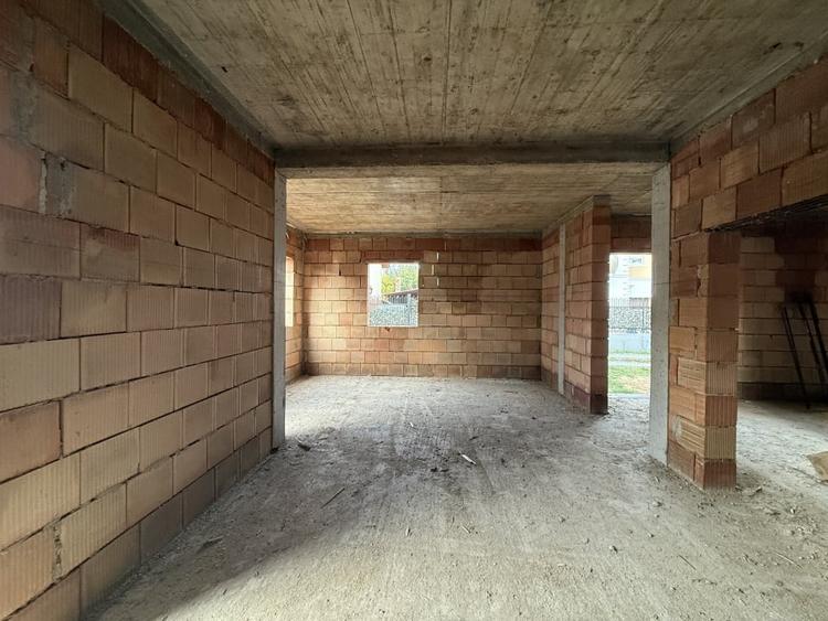Duplex cu 5 camere cu Canalizare în Florești