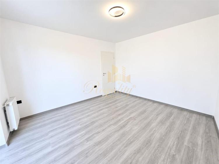 Apartament cu 3 camere decomandat în Girocului