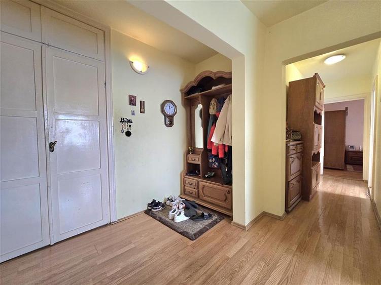 Apartament cu 3 camere decomandat în Rogerius