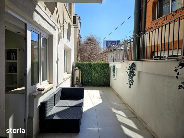 Casă cu 9 camere cu Teren 115 Mp în Primăverii