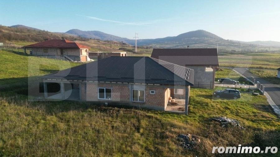 Casă cu 4 camere cu Teren 1500 Mp în Ideciu de Jos