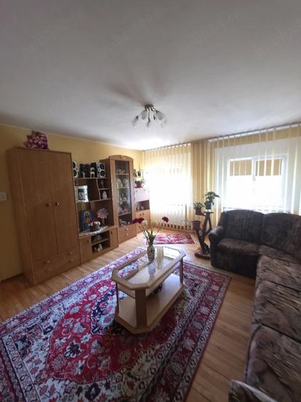 Apartament cu 3 camere decomandat în George Enescu