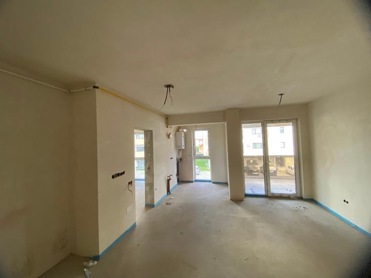 Apartament cu 2 camere semidecomandat în Florești