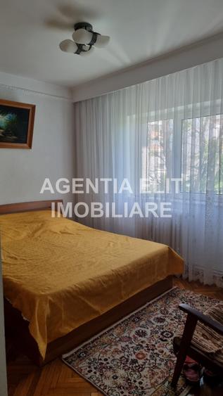 Apartament cu 3 camere semidecomandat în Central