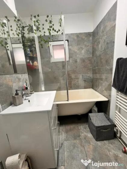 Apartament cu 4 camere decomandat în Central