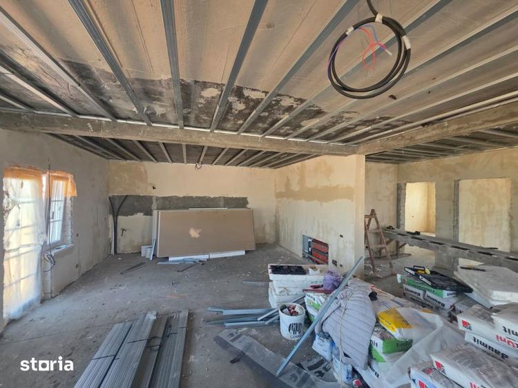 Casă cu 3 camere decomandat cu Teren 394 Mp în Central