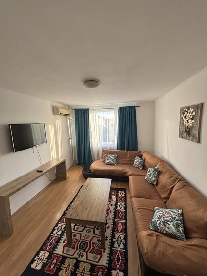 Apartament cu 3 camere decomandat în Apărătorii Patriei