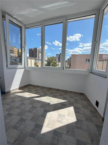 Apartament cu 3 camere decomandat în Astra