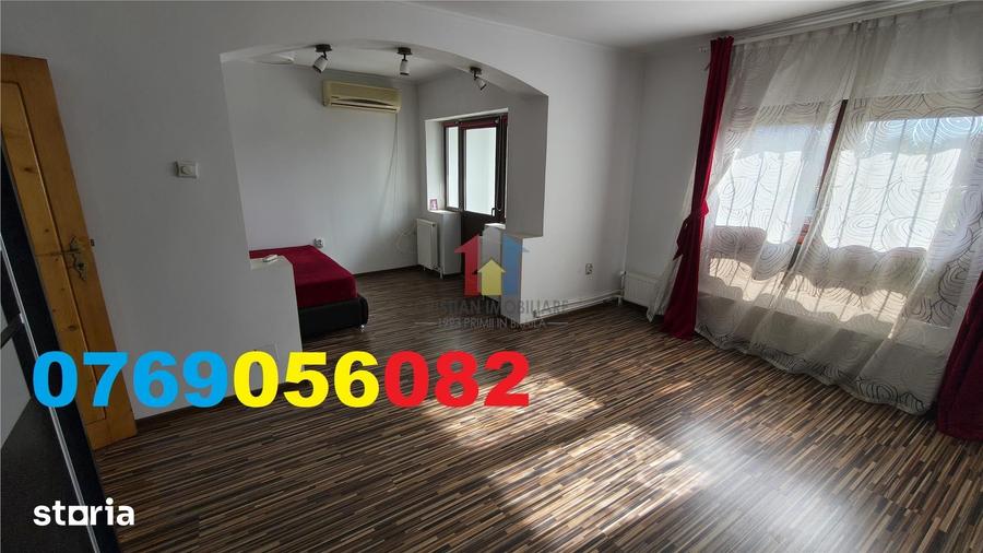 Casă cu 6 camere cu Teren 300 Mp în Tineretului