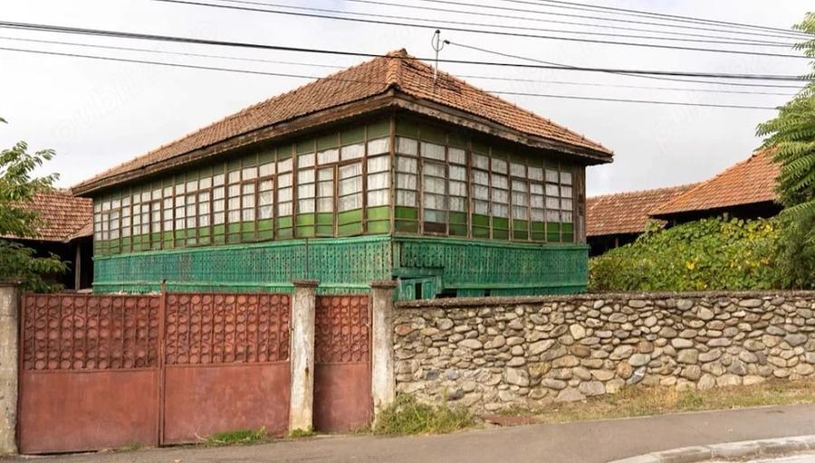 Casă cu Teren 1000 Mp în Central