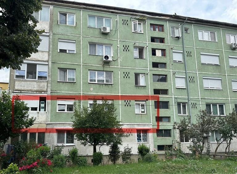 Apartament cu 3 camere semidecomandat în Lugoj