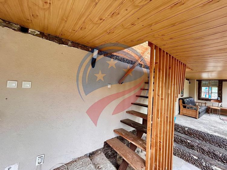 Casă individuală cu 4 camere cu Teren 1640 Mp în Dubova