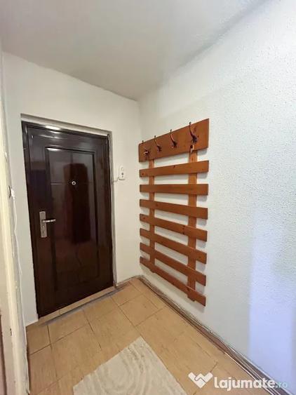 Garsonieră decomandată în Rovine