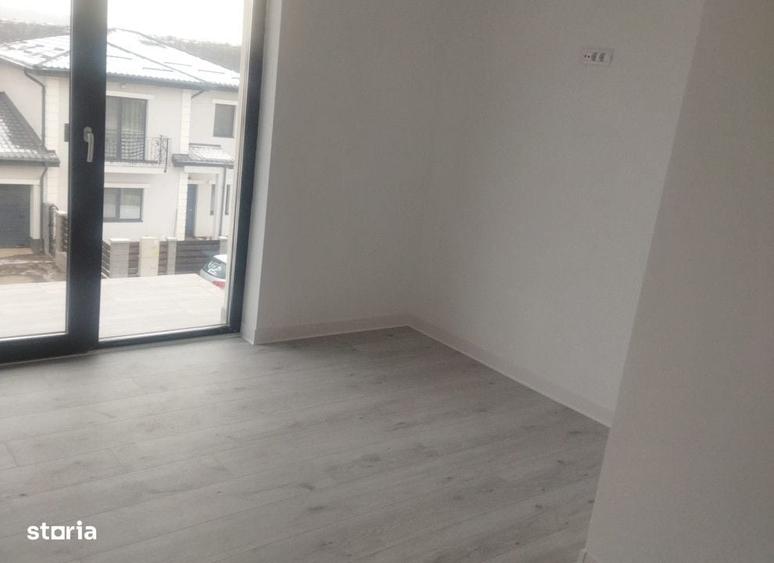 Casă cu 4 camere în Valea Adâncă