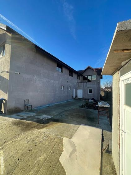 Casă cu 6 camere cu Teren 600 Mp în Moldoveni