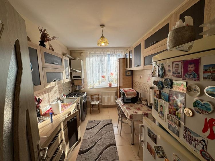 Apartament cu 3 camere  || str Florilor - 7
