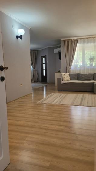 Casă individuală cu 5 camere cu Teren 885 Mp în Central