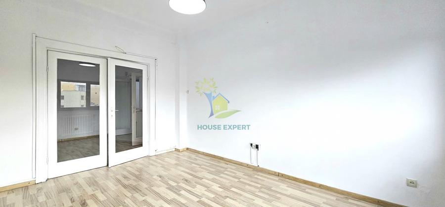 Apartament cu 4 camere semidecomandat în Foișorul de Foc
