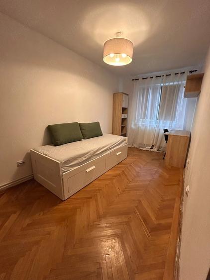 Apartament cu 3 camere decomandat în 1 Mai