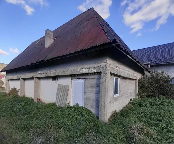Teren + casa de vanzare, sat Nires