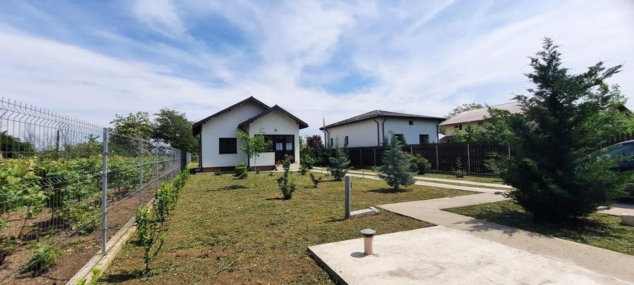 Casă cu 2 camere cu Teren 795 Mp în Regie
