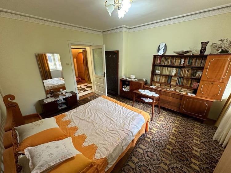 Casă individuală cu 7 camere cu Teren 757 Mp în Poiana Câmpina