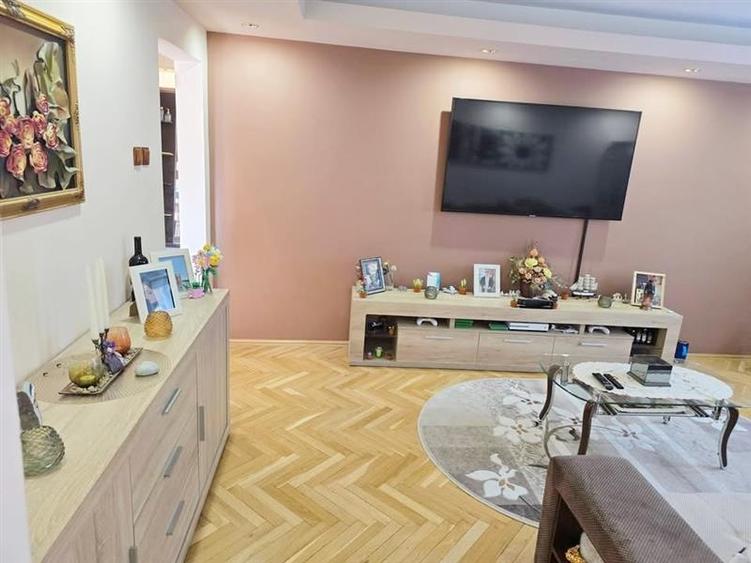 Apartament cu 3 camere circular, mobilat în Astra