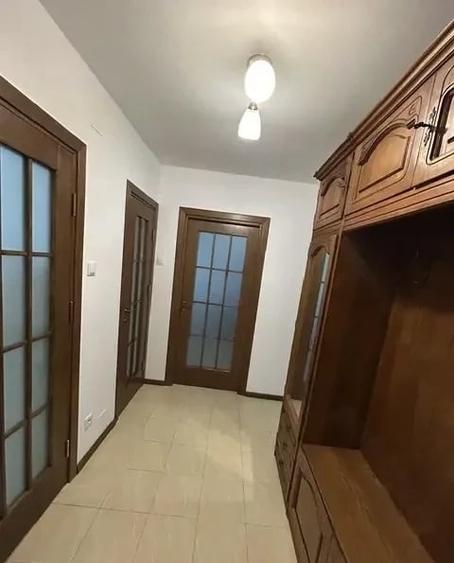 Apartament cu 3 camere decomandat, mobilat în Drumul Taberei