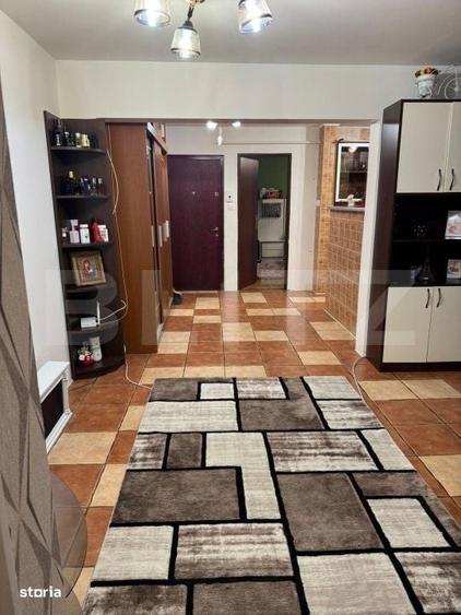 Apartament cu 3 camere semidecomandat în Obcini