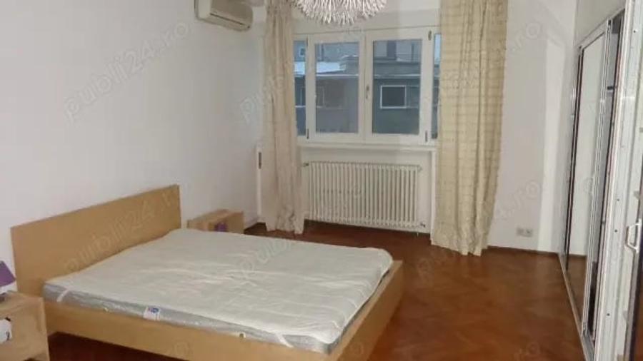 Apartament cu 4 camere decomandat în Romană