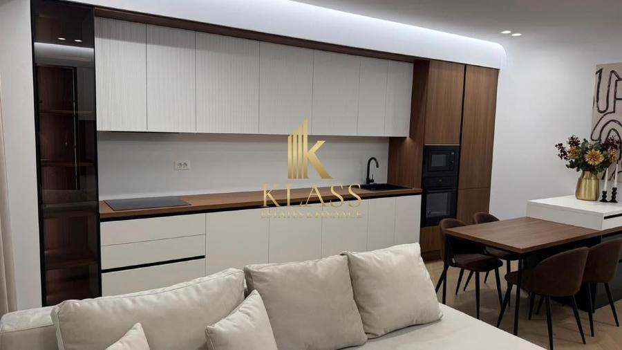 Apartament cu 3 camere semidecomandat, mobilat în Iancu Nicolae
