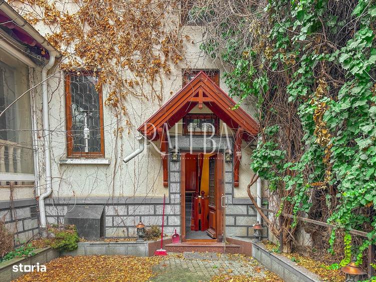 Casă cu 9 camere cu Teren 450 Mp în Universitate
