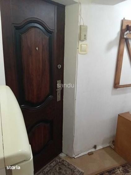 Vand garsoniera in Crangasi, in special pentru rapidisti