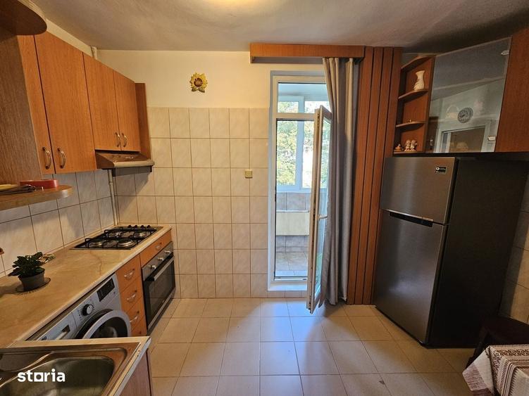 Apartament cu 3 camere în Baba Novac
