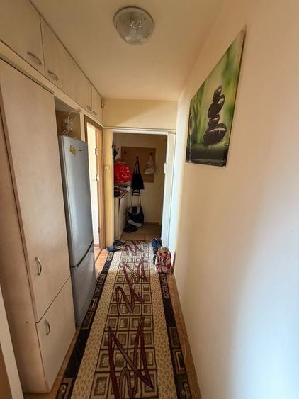 Apartament cu 3 camere semidecomandat, mobilat în Tomis III