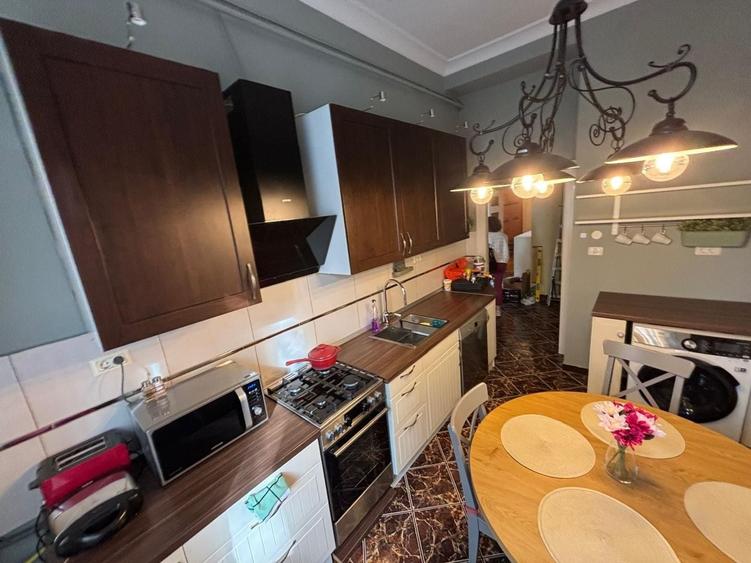 Apartament cu 3 camere semidecomandat, mobilat în Ultracentral